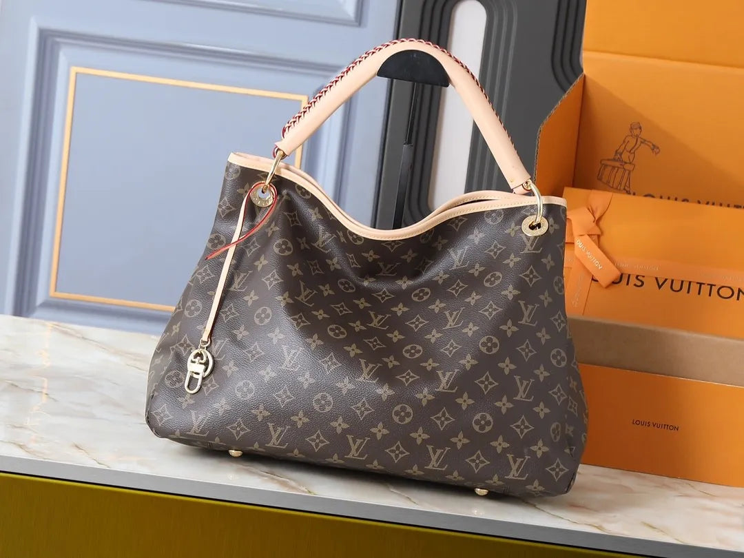 B1P46E65 Popular leather bag