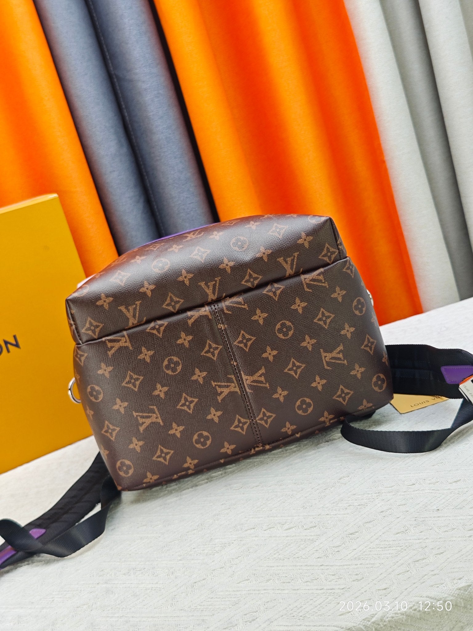 B1P36E18 Popular leather bag