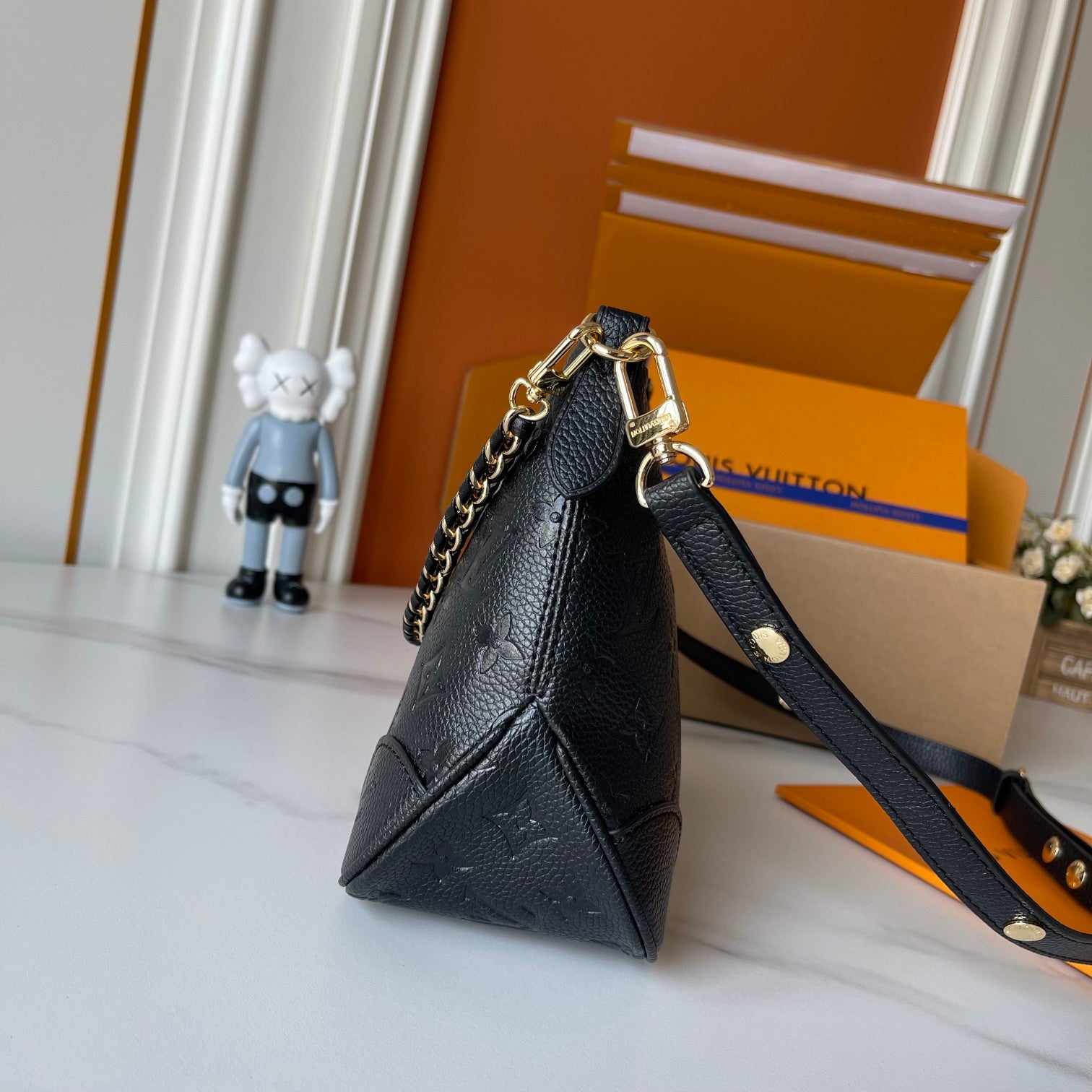 B1R76E01 Popular leather bag