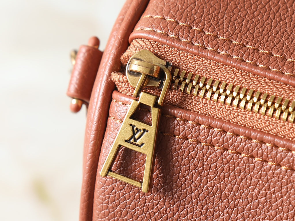 B1P46E40 Popular leather bag