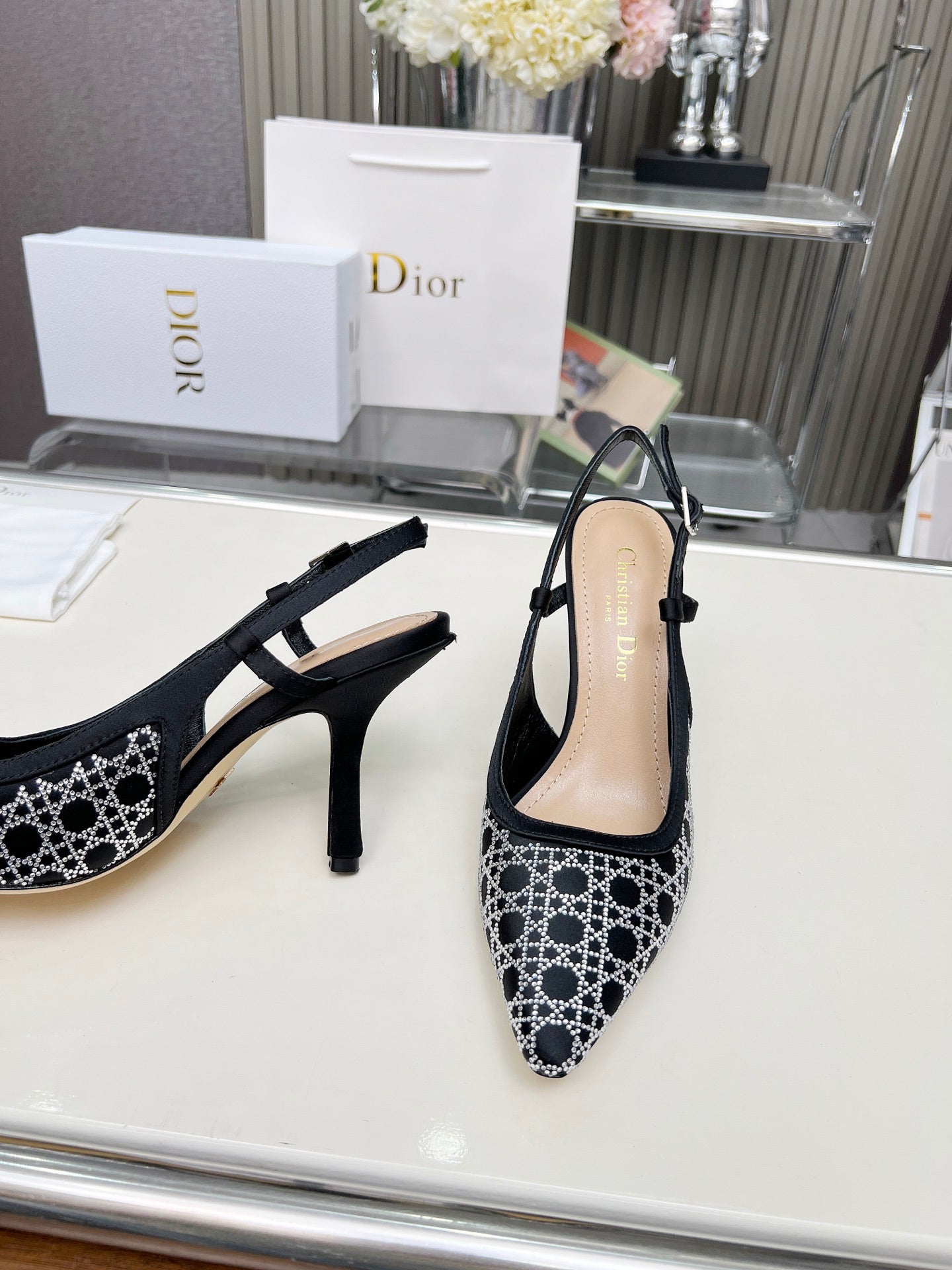 Z2Q95D116 Popular high-quality leather  High heels