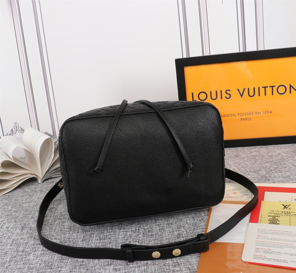 B12X73E60 Popular leather bag 