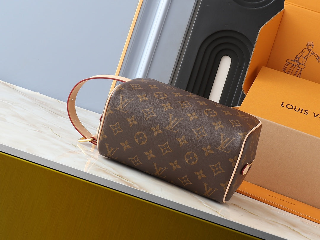 B1R15E69  Popular   leather bag