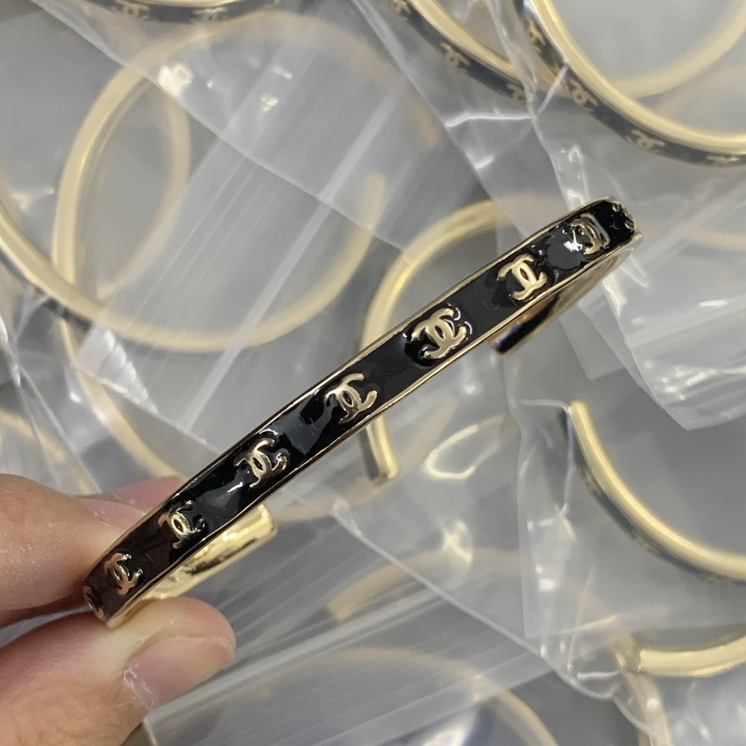 X1X54C68K  Popular Bracelets