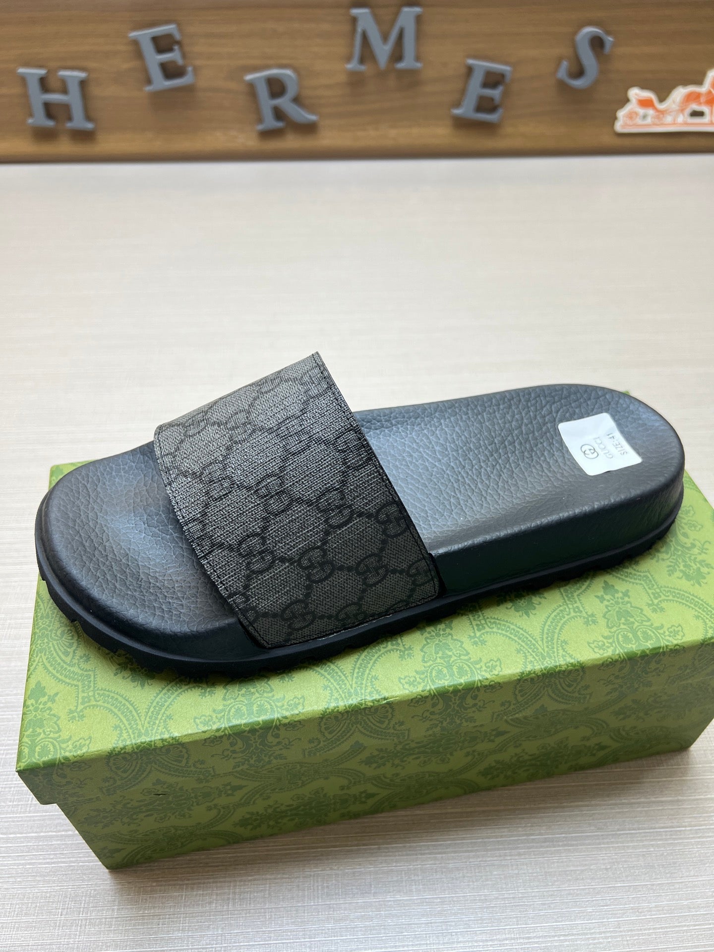 Z5X76B1 Popular slippers