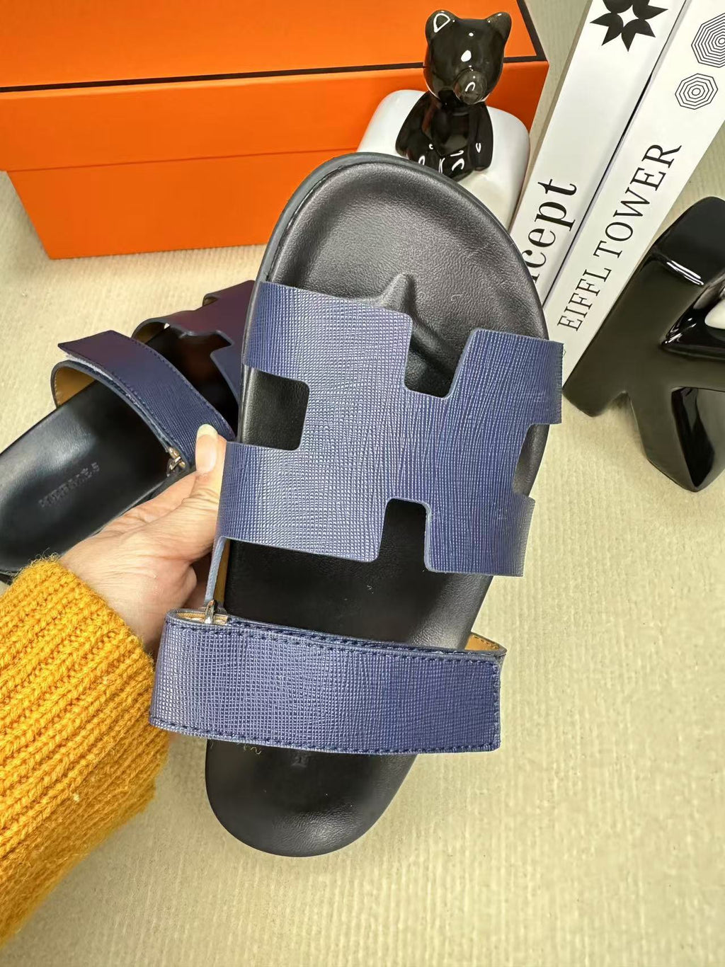 Z2Q55H27 Popular  leather shoes