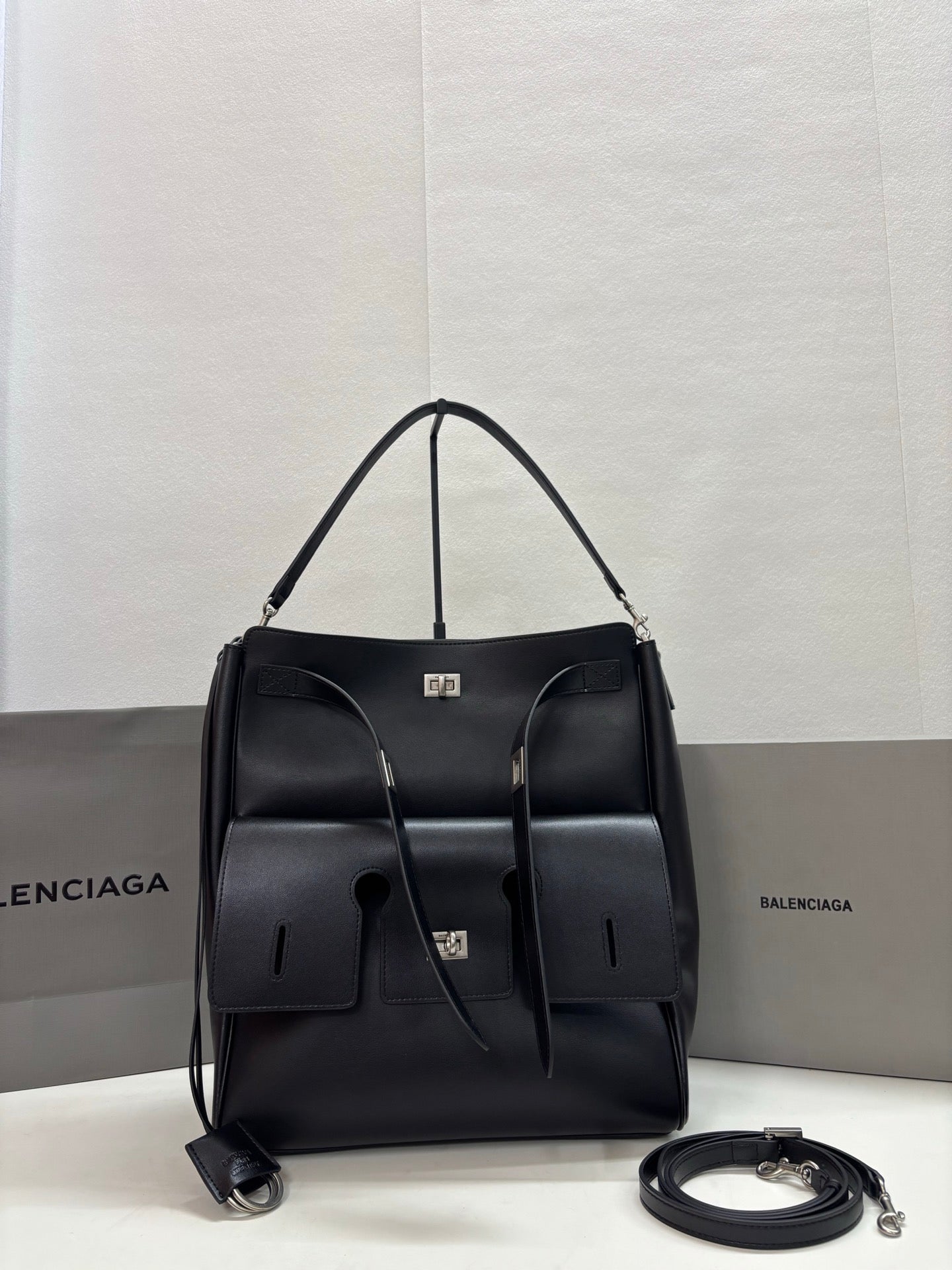 B1P36J121 Popular leather bag