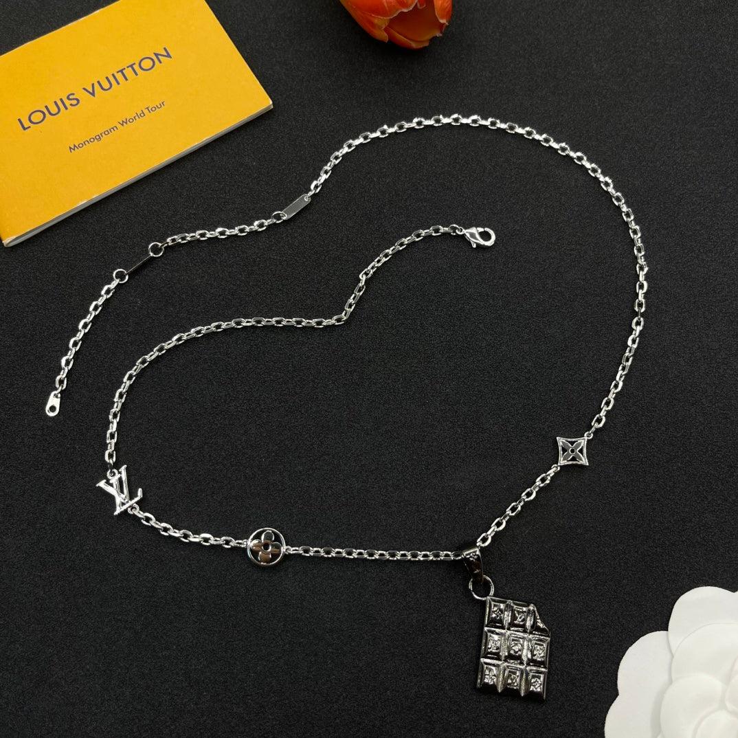 X1Q85E129X Popular Necklace