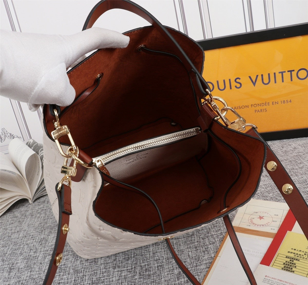 B12X73E60 Popular leather bag 