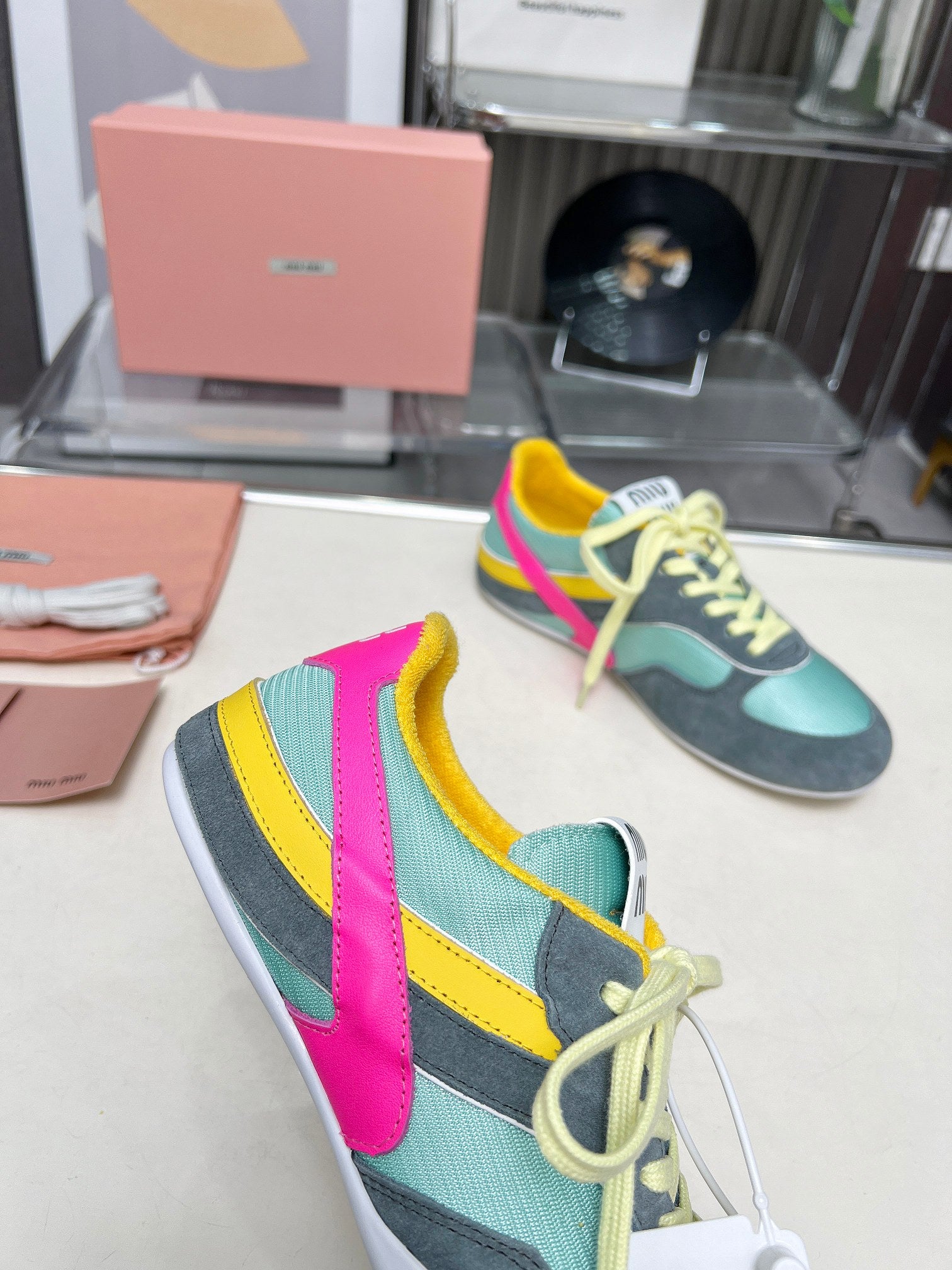 Z2Q105A247 Popular high-quality Shoes
