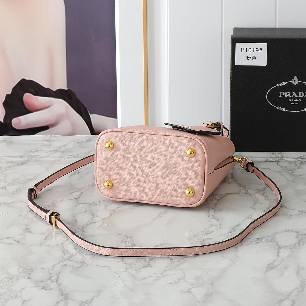 B1W35P102 Popular  leather bag