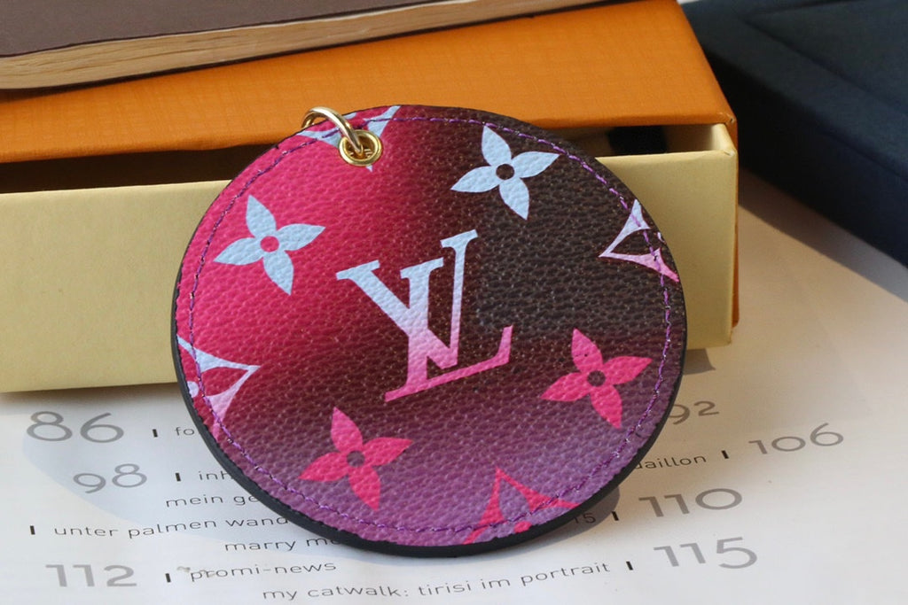 A1Q105E22 Popular bag 's charms accessories