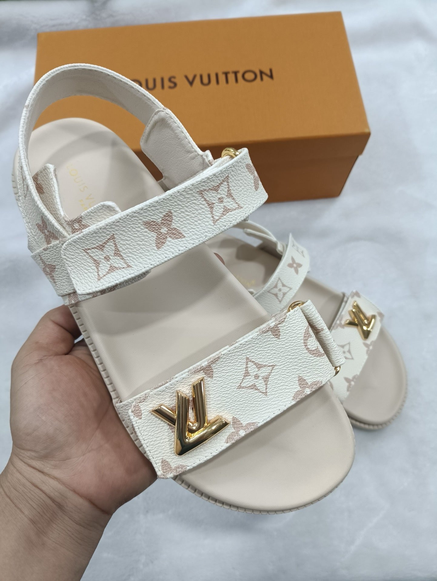Z5LE211 Popular sandals