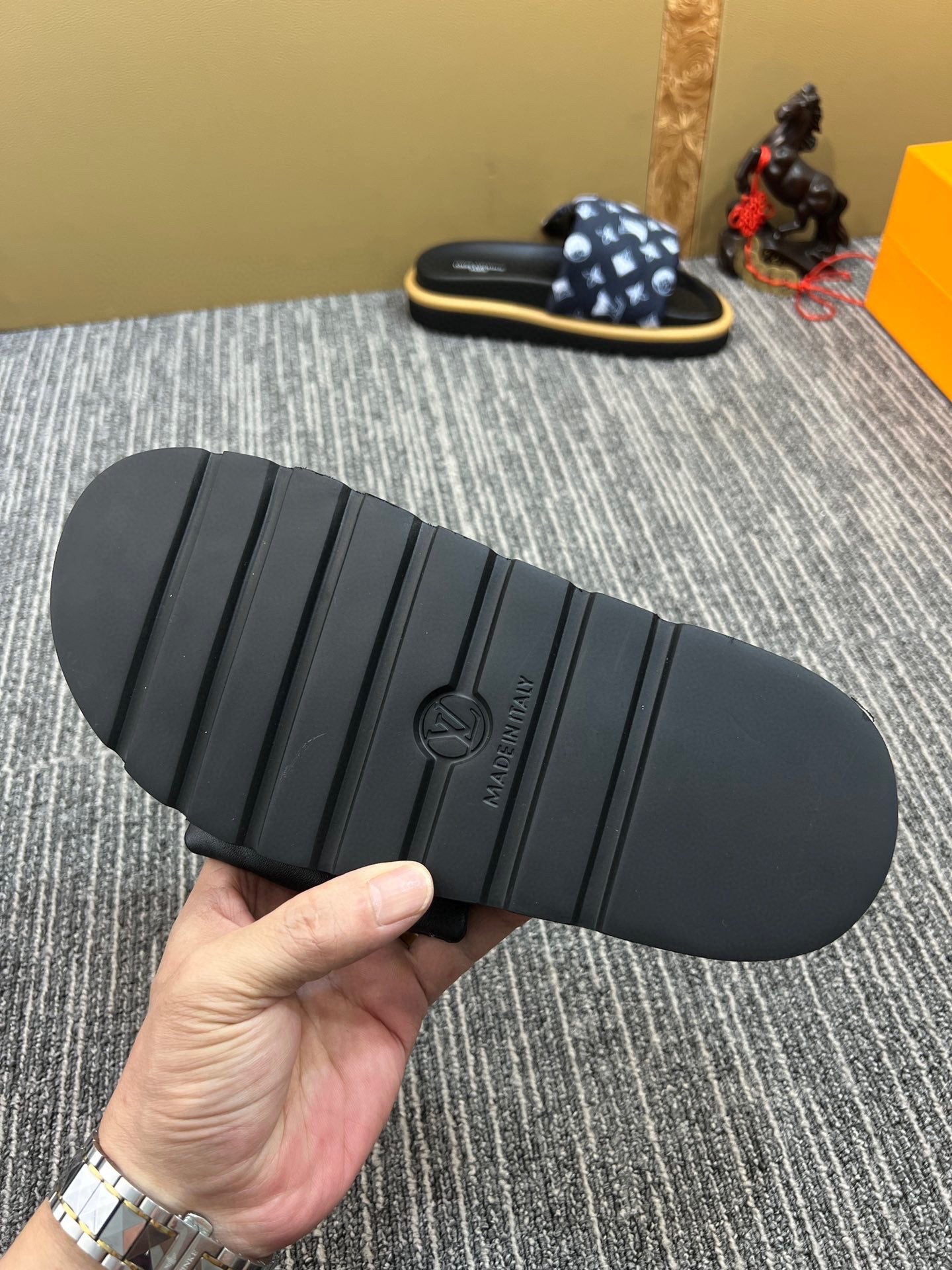 Z5XE118 Popular leather quality Slippers