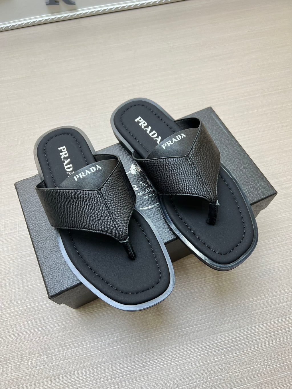 Z5ZPD72  Popular slippers