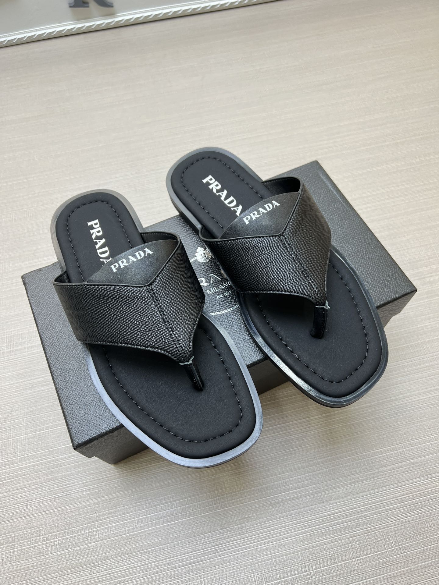 Z5ZPD72  Popular slippers