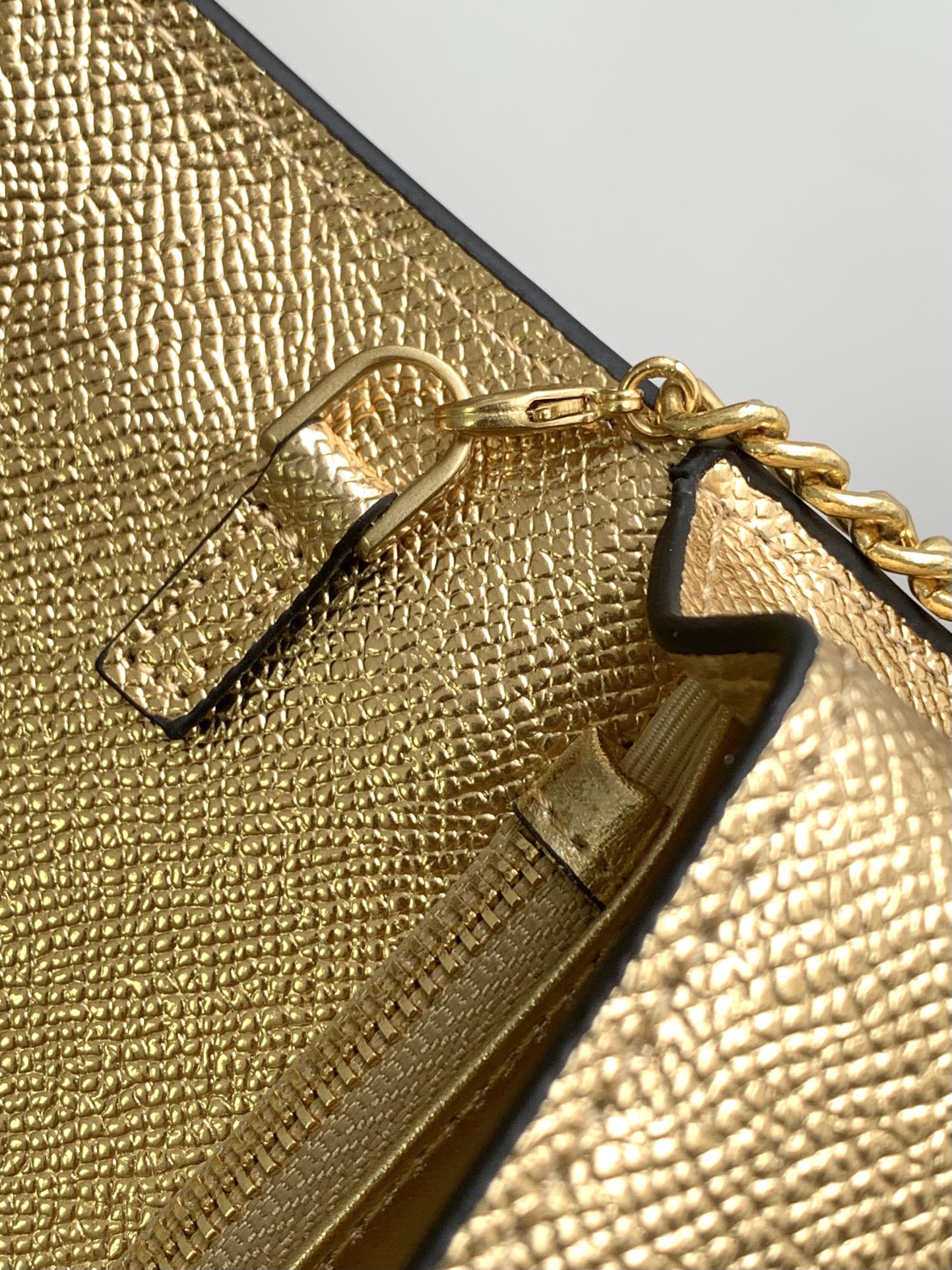 B1X44VL272 Popular leather bag 