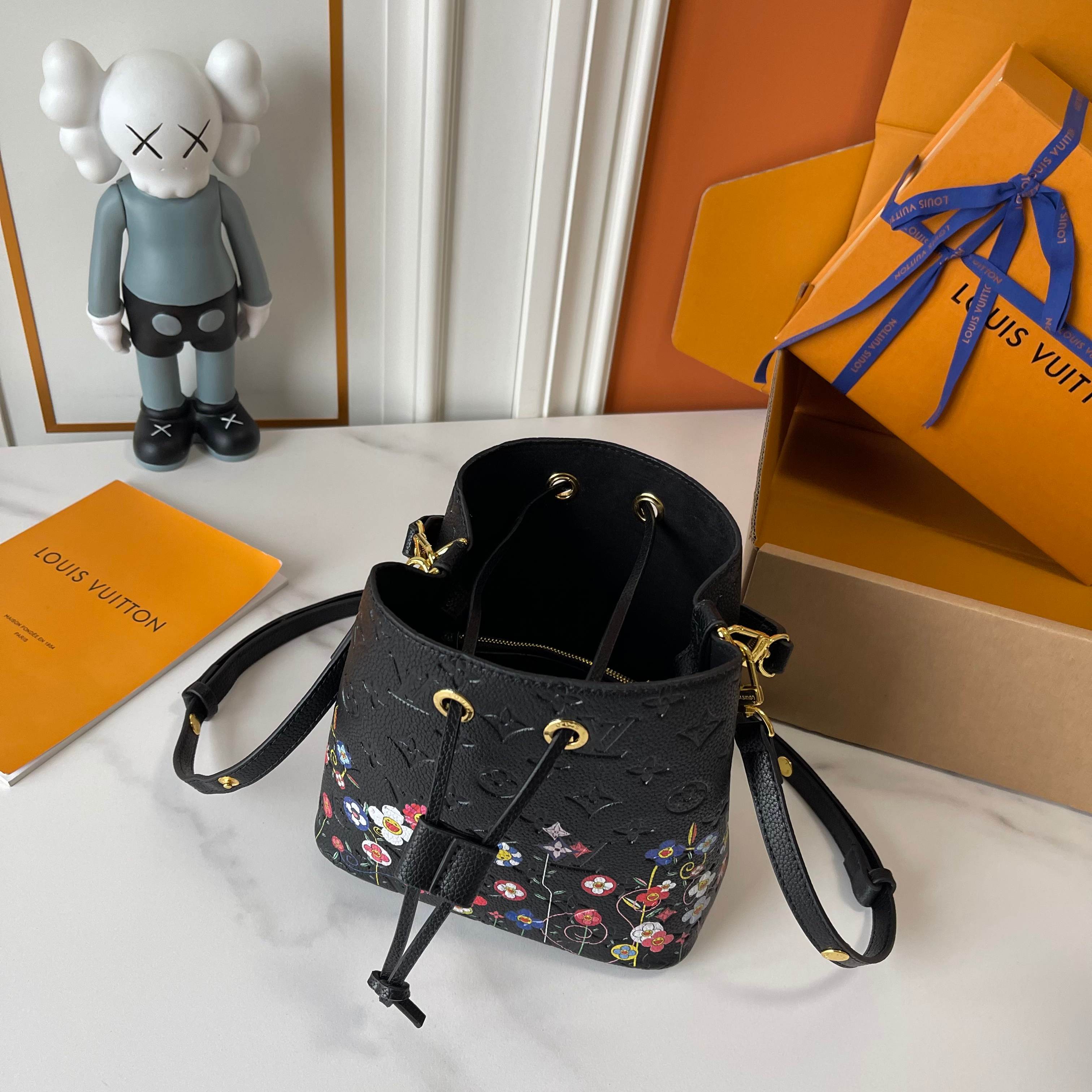 B1R15E33  Popular   leather bag