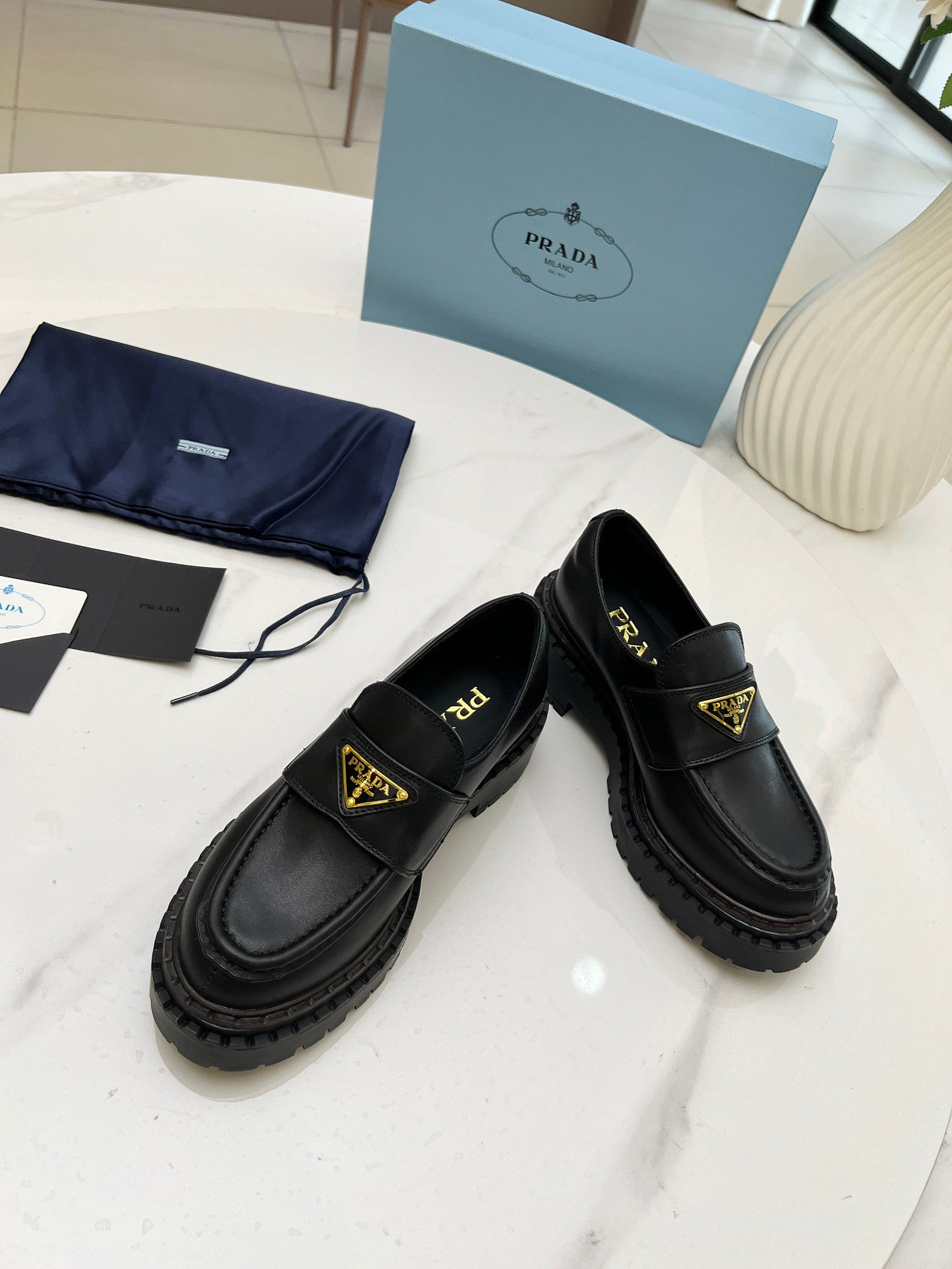 Z2Q105P409 Popular high-quality Shoes