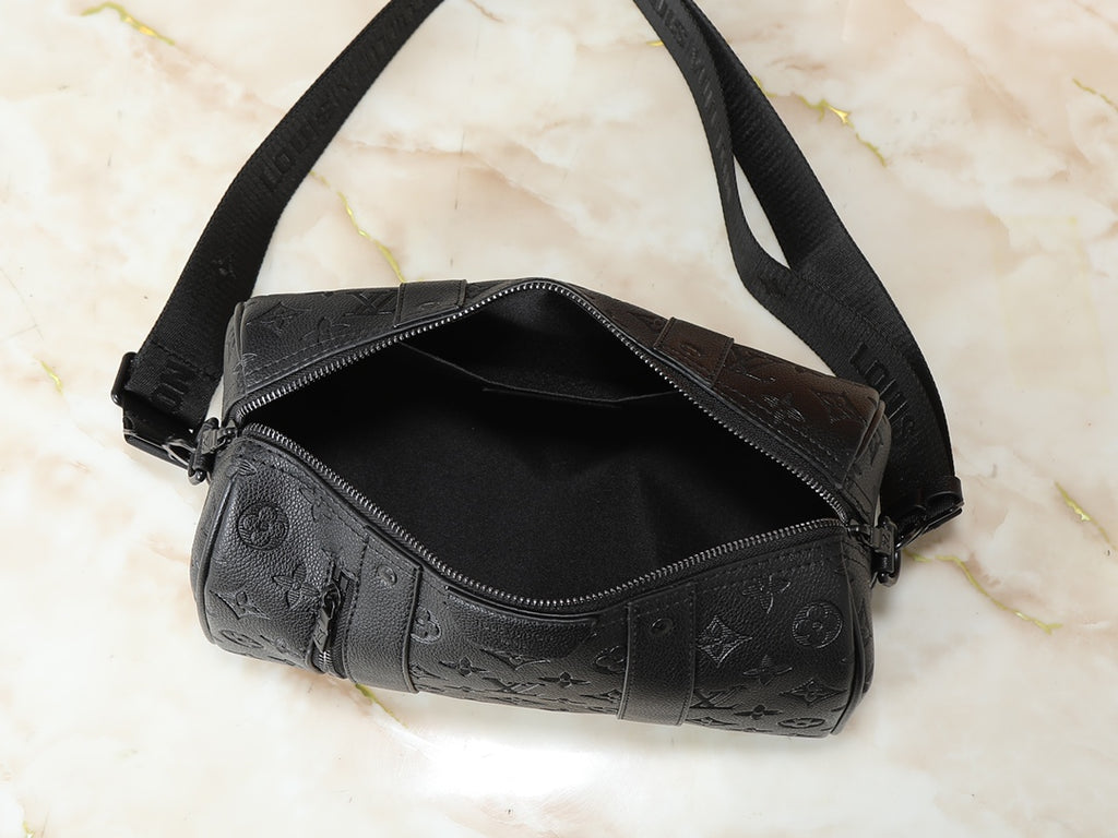 B1R15E144 Popular leather bag