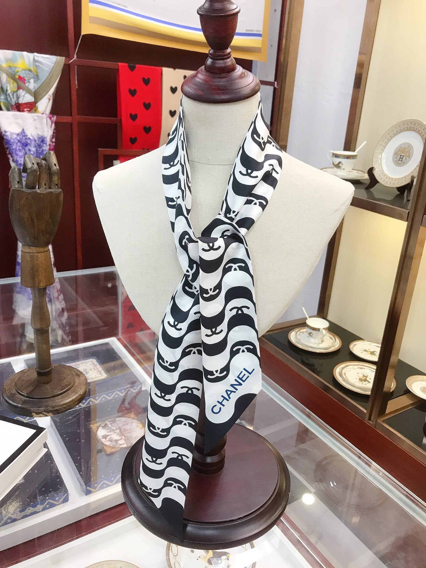W1N46C9 Popular Silk Scarve