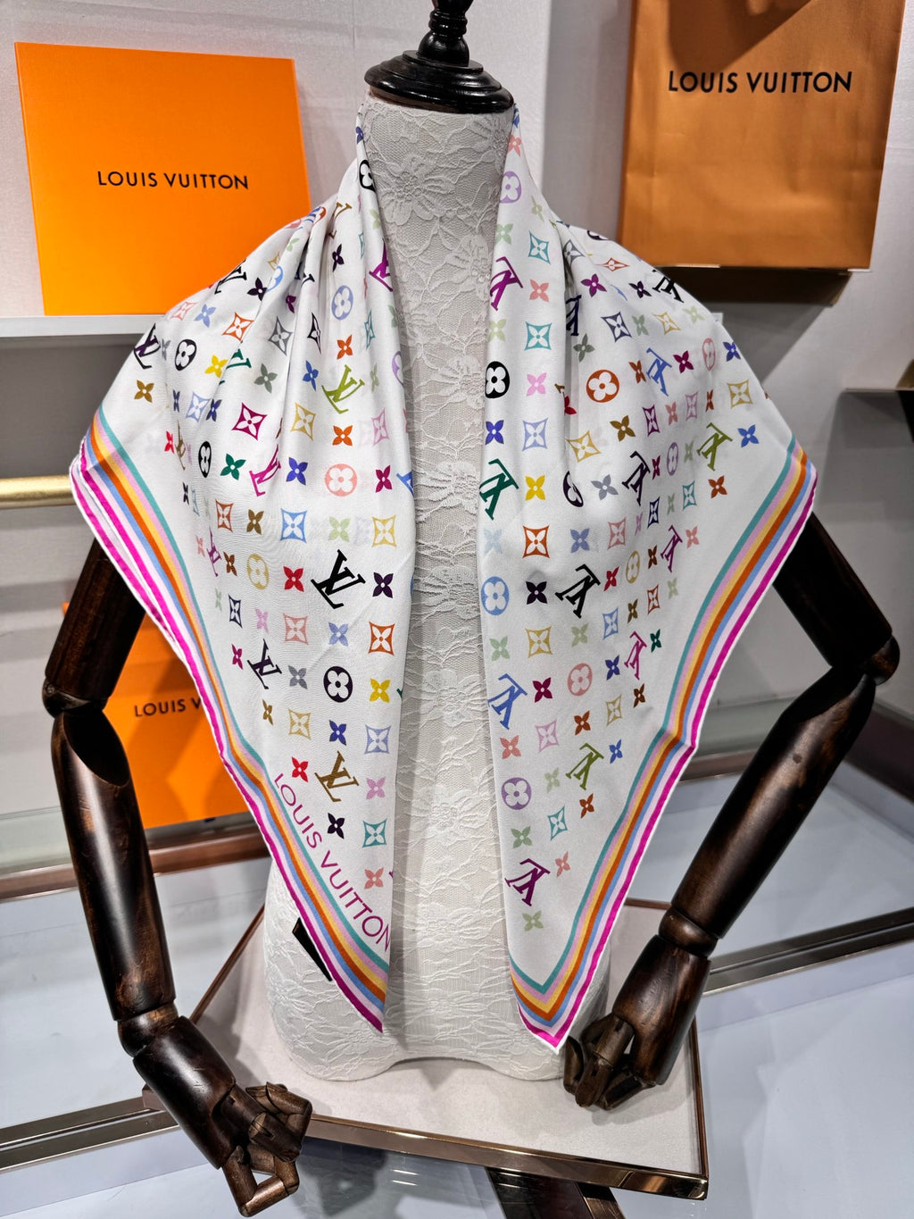 W1N55E89 Popular Silk Scarve