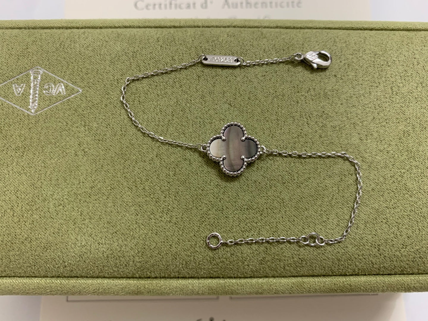 X5X63VA187K  Popular  1 flower bracelet