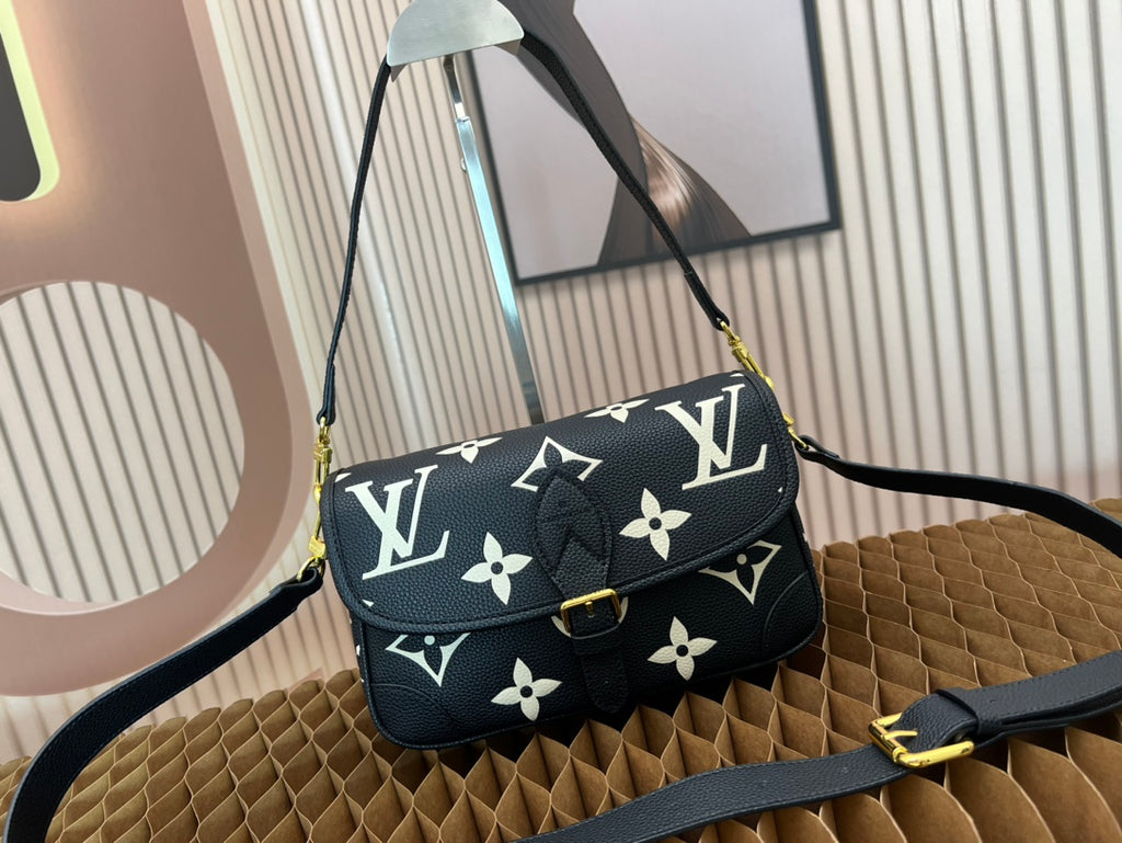 B12X73E28 Popular leather bag 