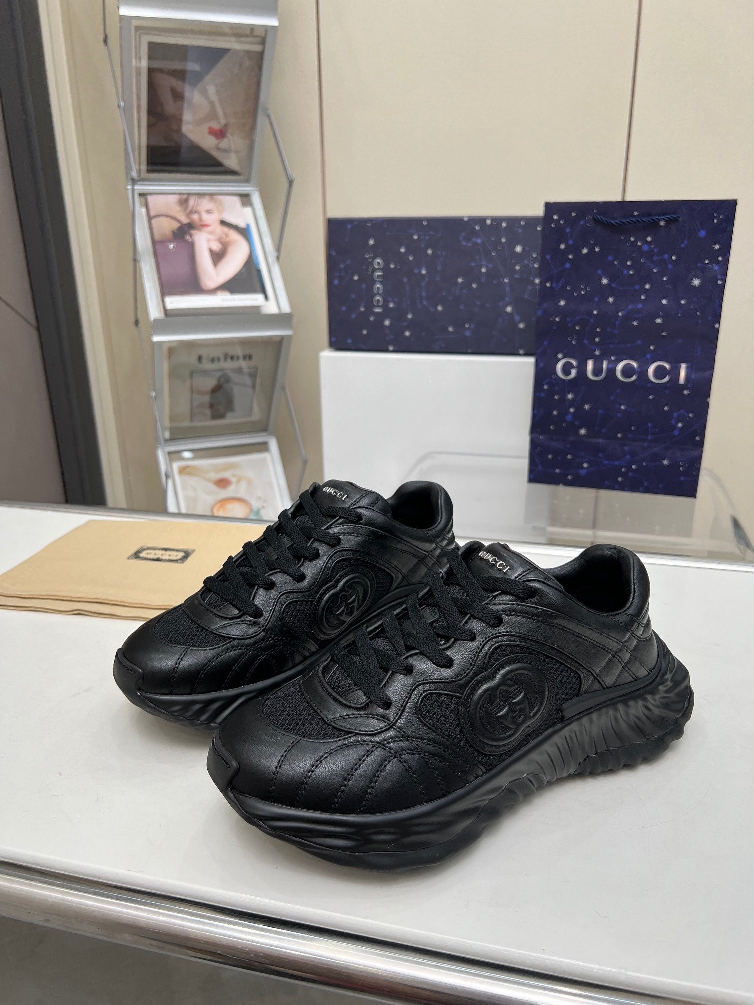 Z2Q95B172  Popular high-quality Shoes