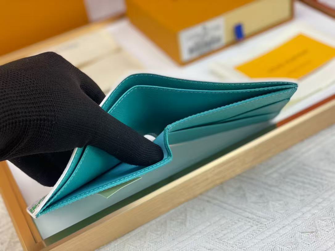 B1X165E41 Popular   leather wallets