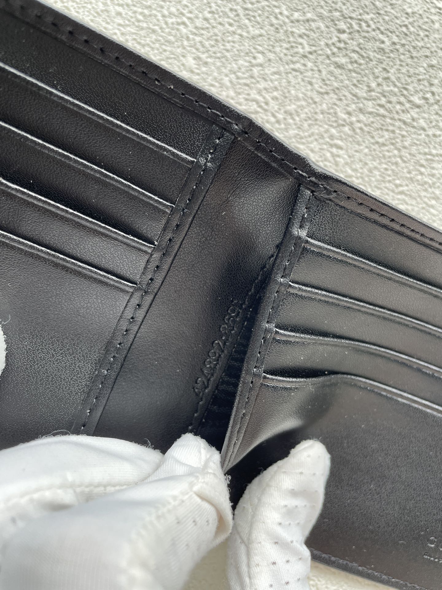 B1X56B9 Popular leather wallets ( with full packaging )