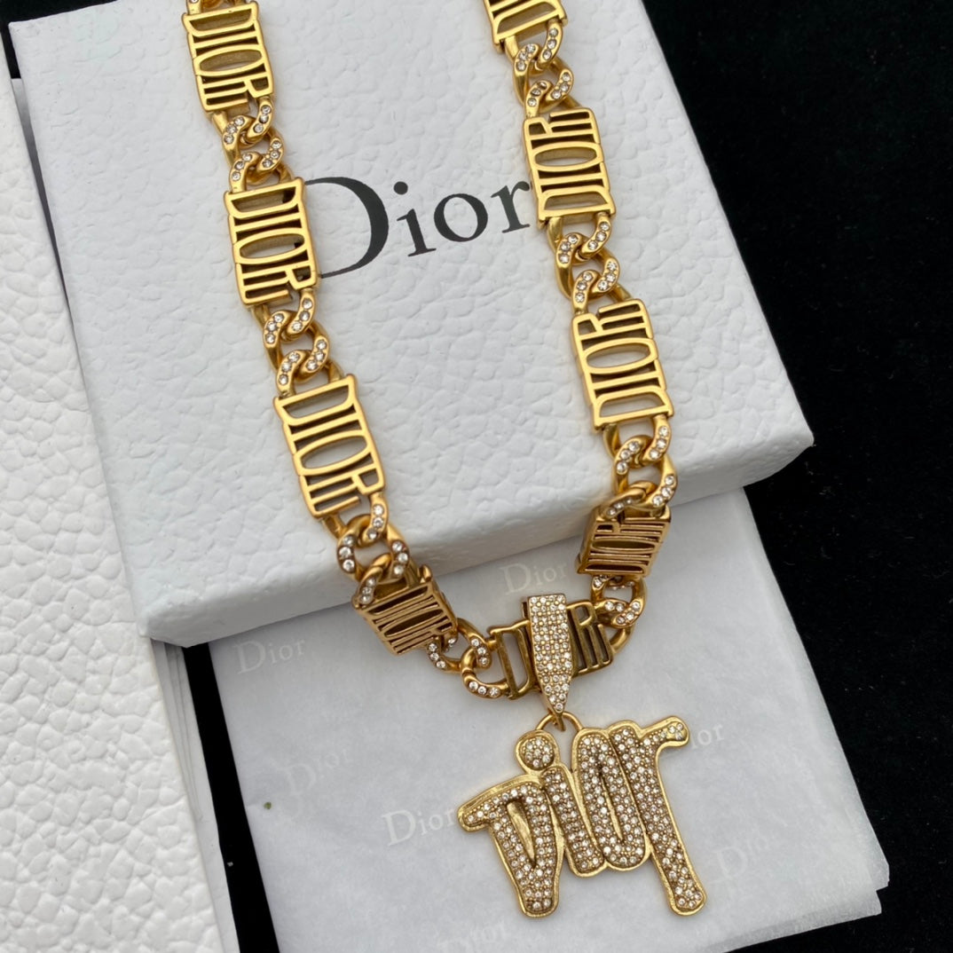X1R75D9X Popular    Necklaces .