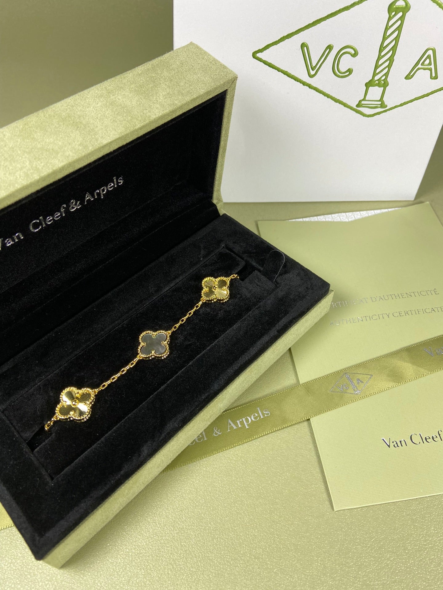 X5X94VA181K  Popular bracelets  5 flowers normal size1.5cm flower