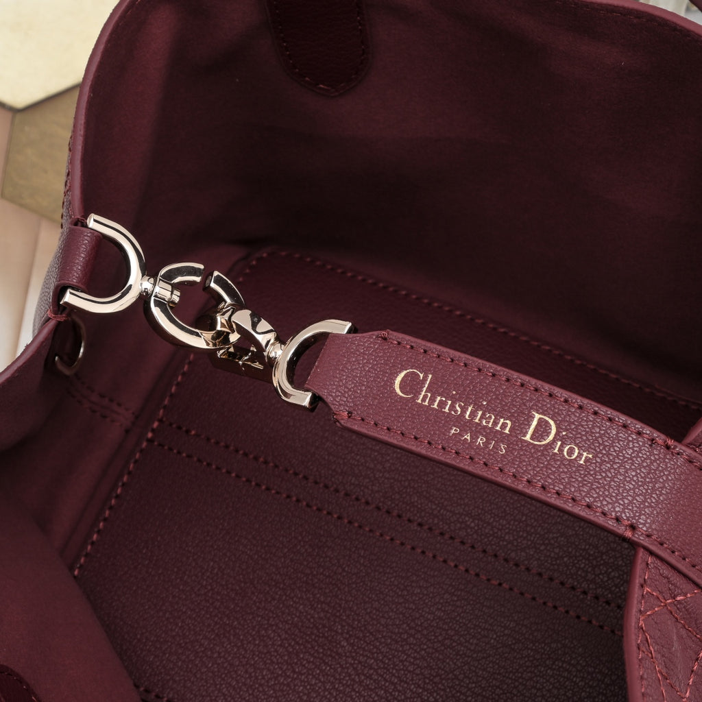 B1R76D42 Popular leather bag