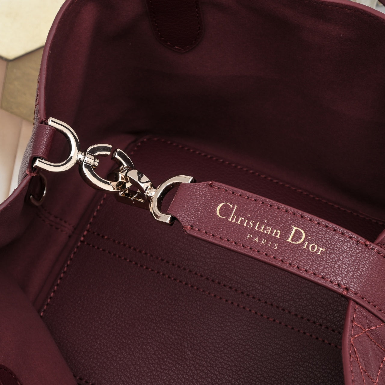 B1R76D42 Popular leather bag