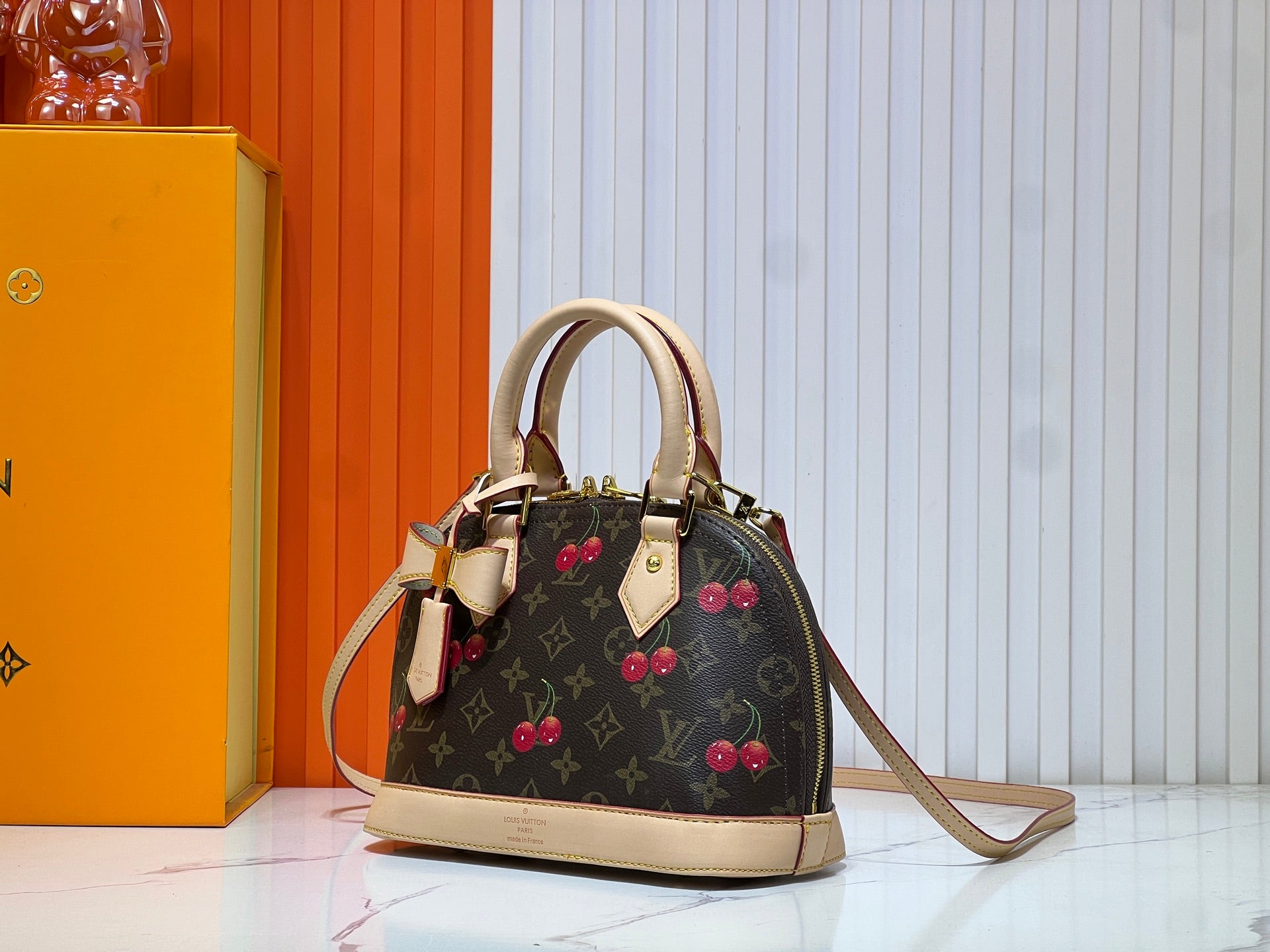B1P46E85 Popular leather bag