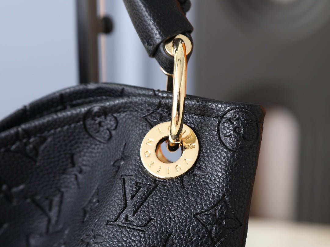 B1P46E65 Popular leather bag
