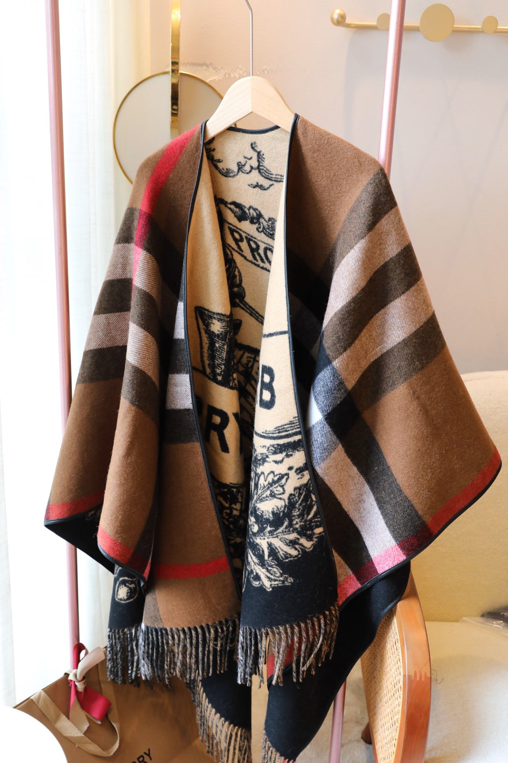 W1R86R8 Popular cape