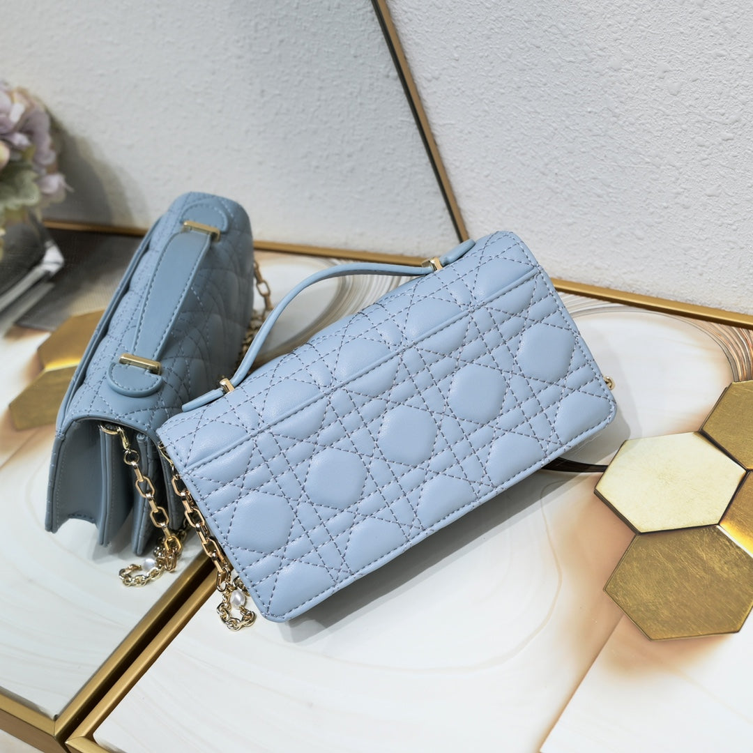 B1N36D28 Popular leather bag