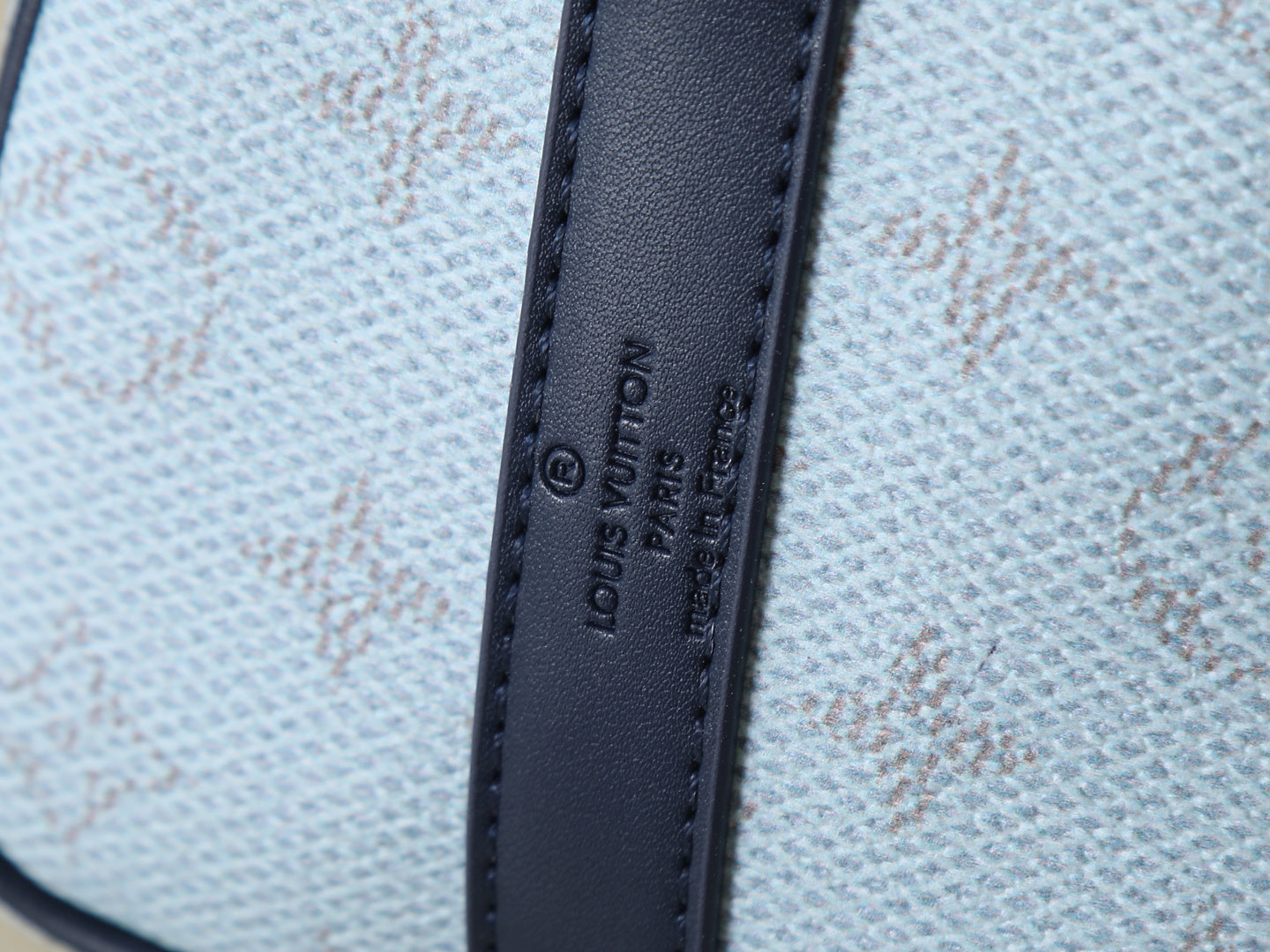 B1R76E53 Popular leather bag
