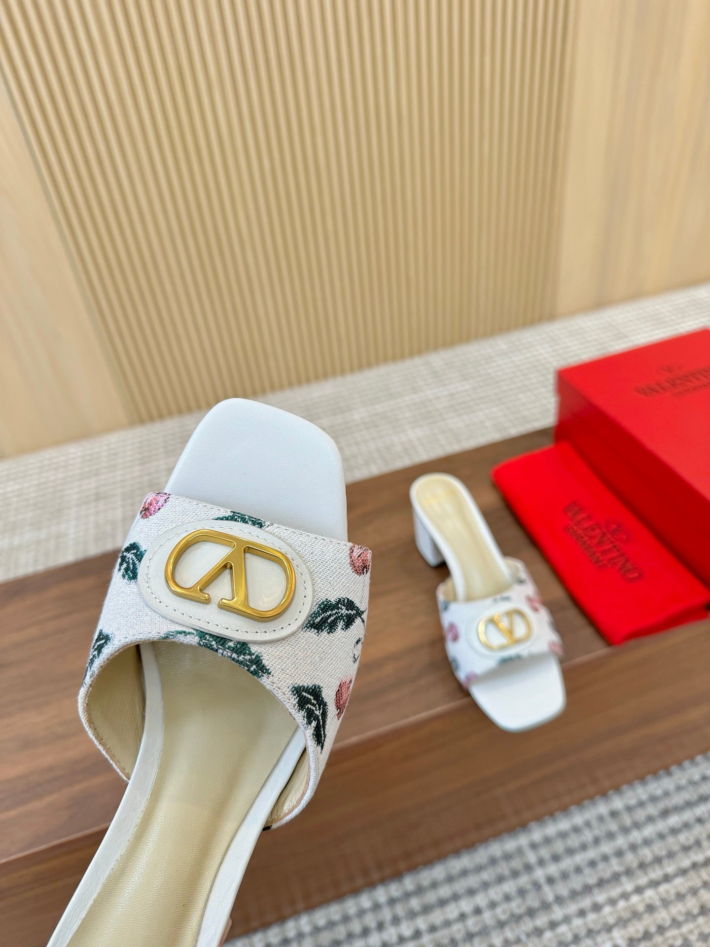 Z2Q55VL32 Popular leather shoes