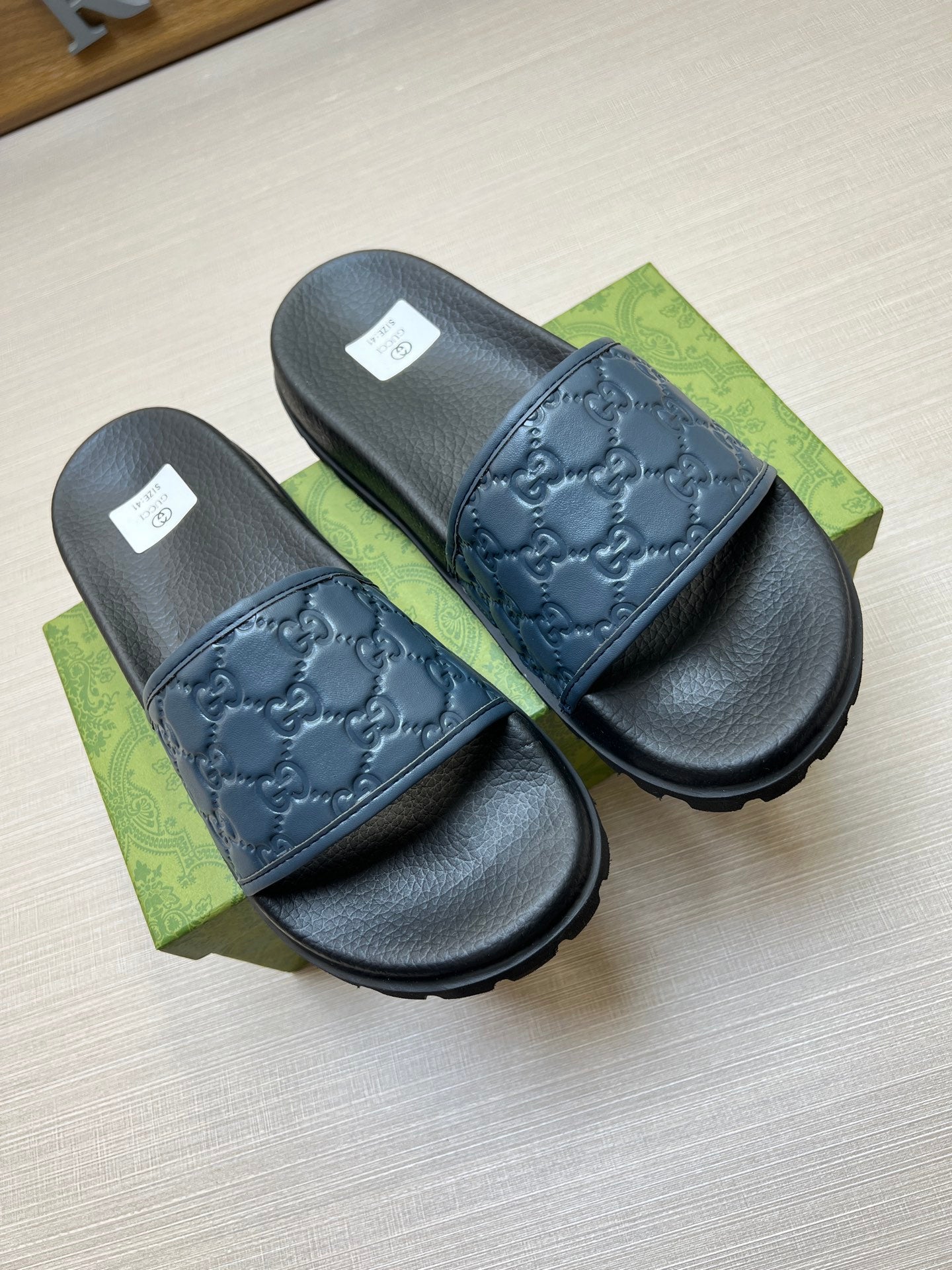 Z5X76B5  Popular slippers