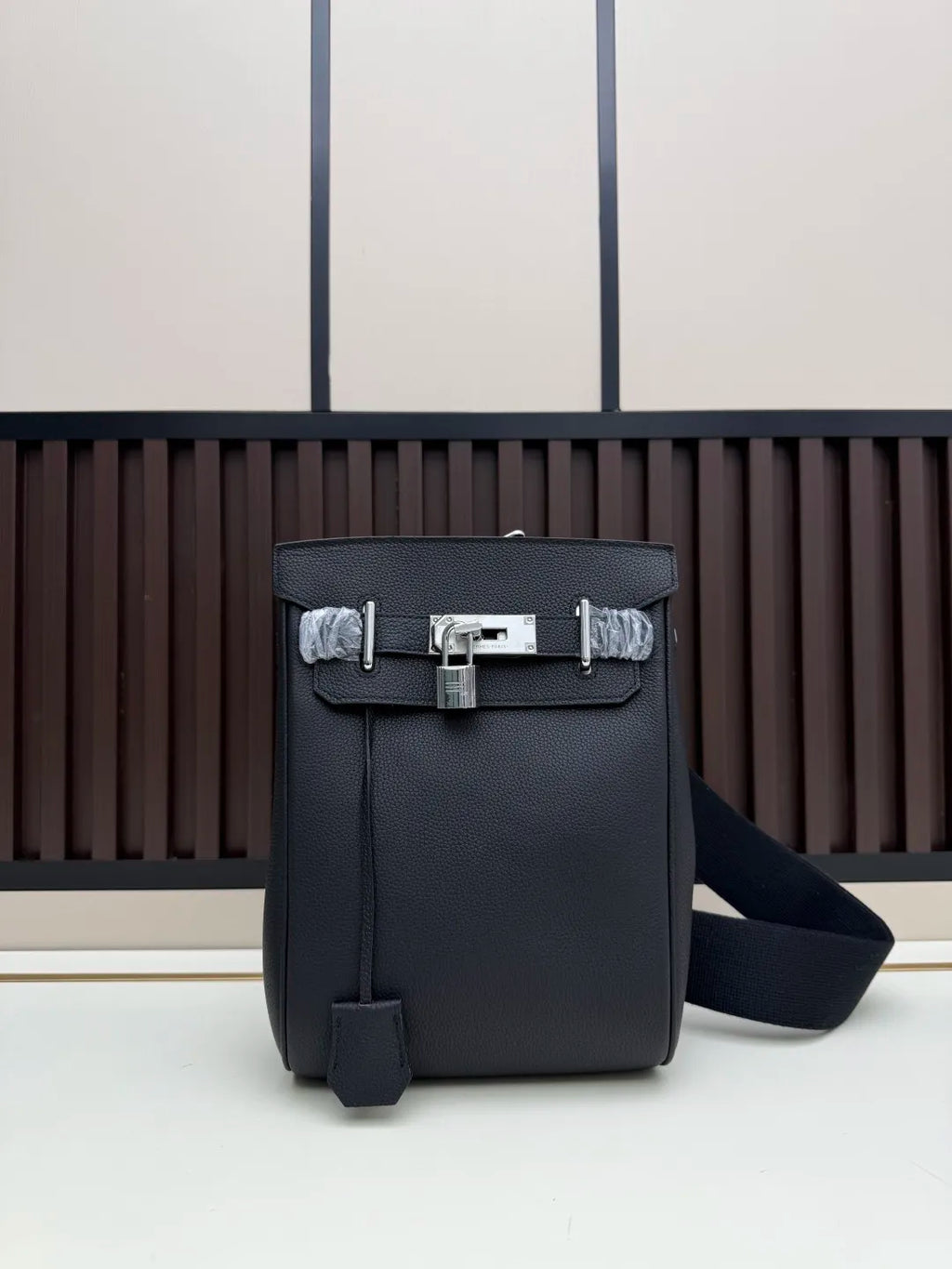 B1P36H45 Popular leather bag