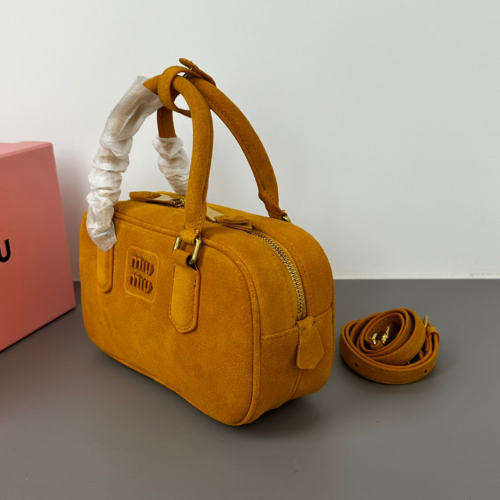 B1P46A149 Popular leather bags(22x10.5x7.5cm)