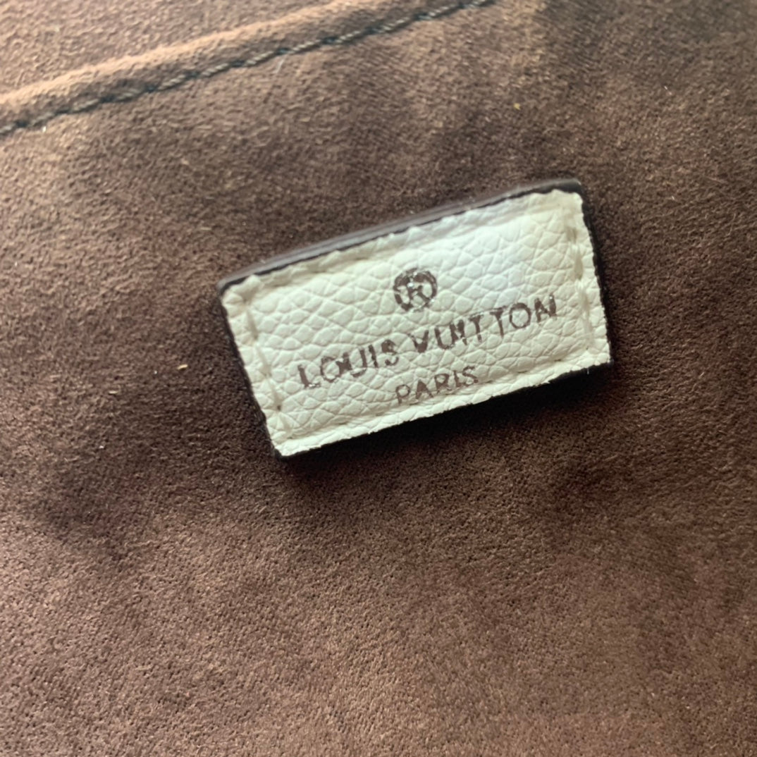 B1X43E52 Popular  leather bag 