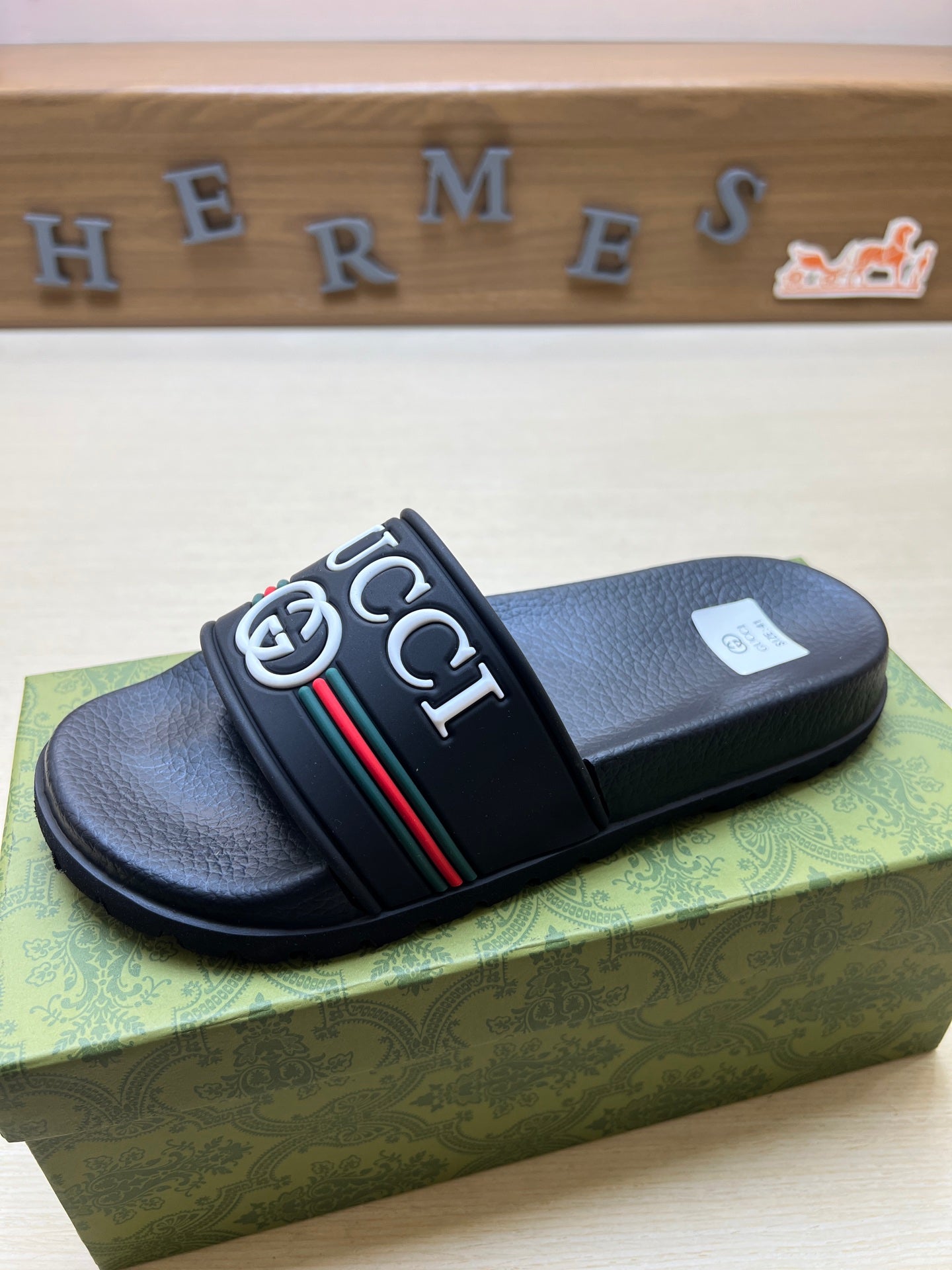 Z5R66B24 Popular  Slippers