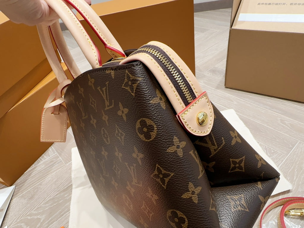 B6X103E196 Popular leather bag 