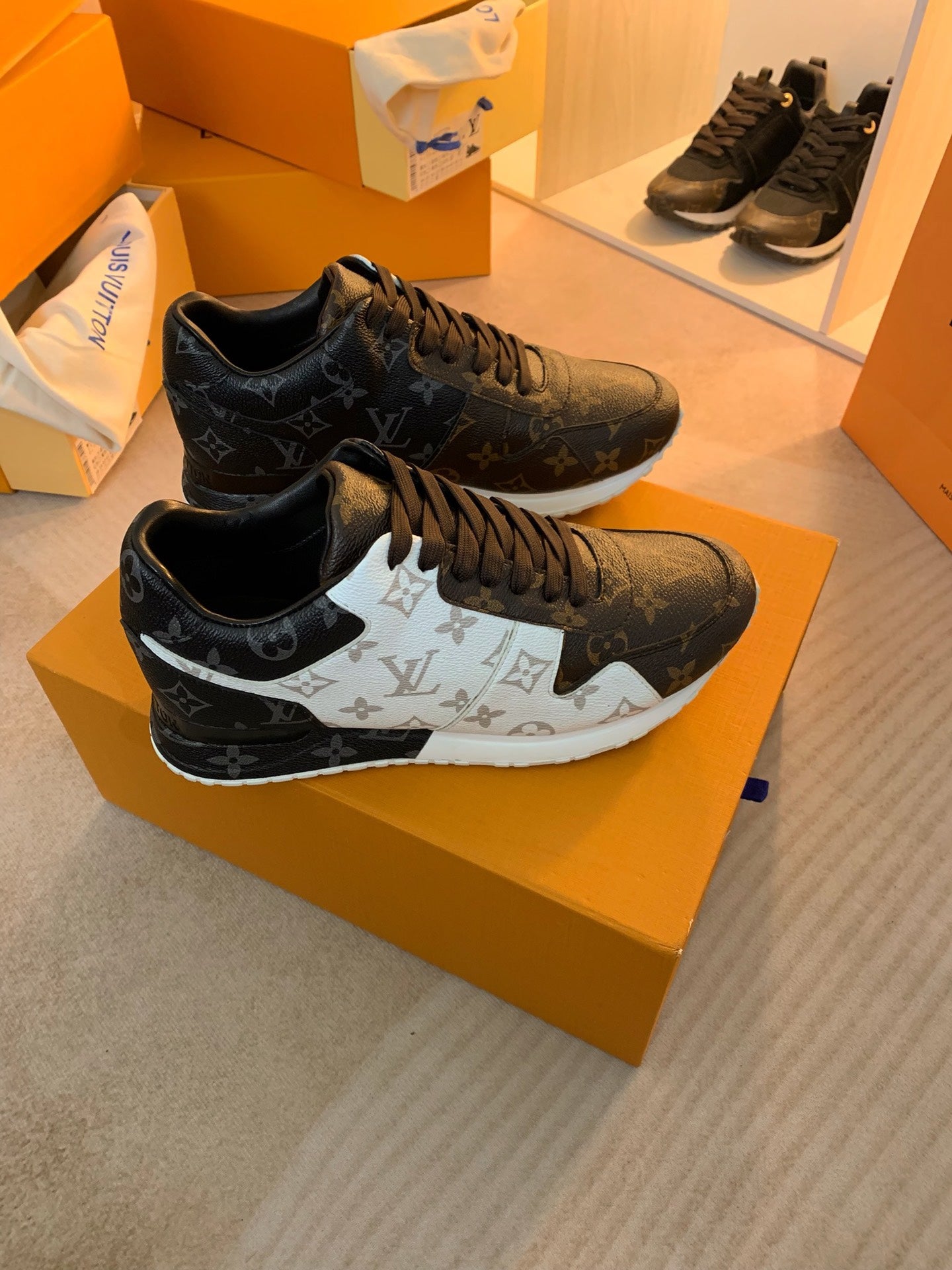 Z2Q95E103  Popular high-quality  shoes
