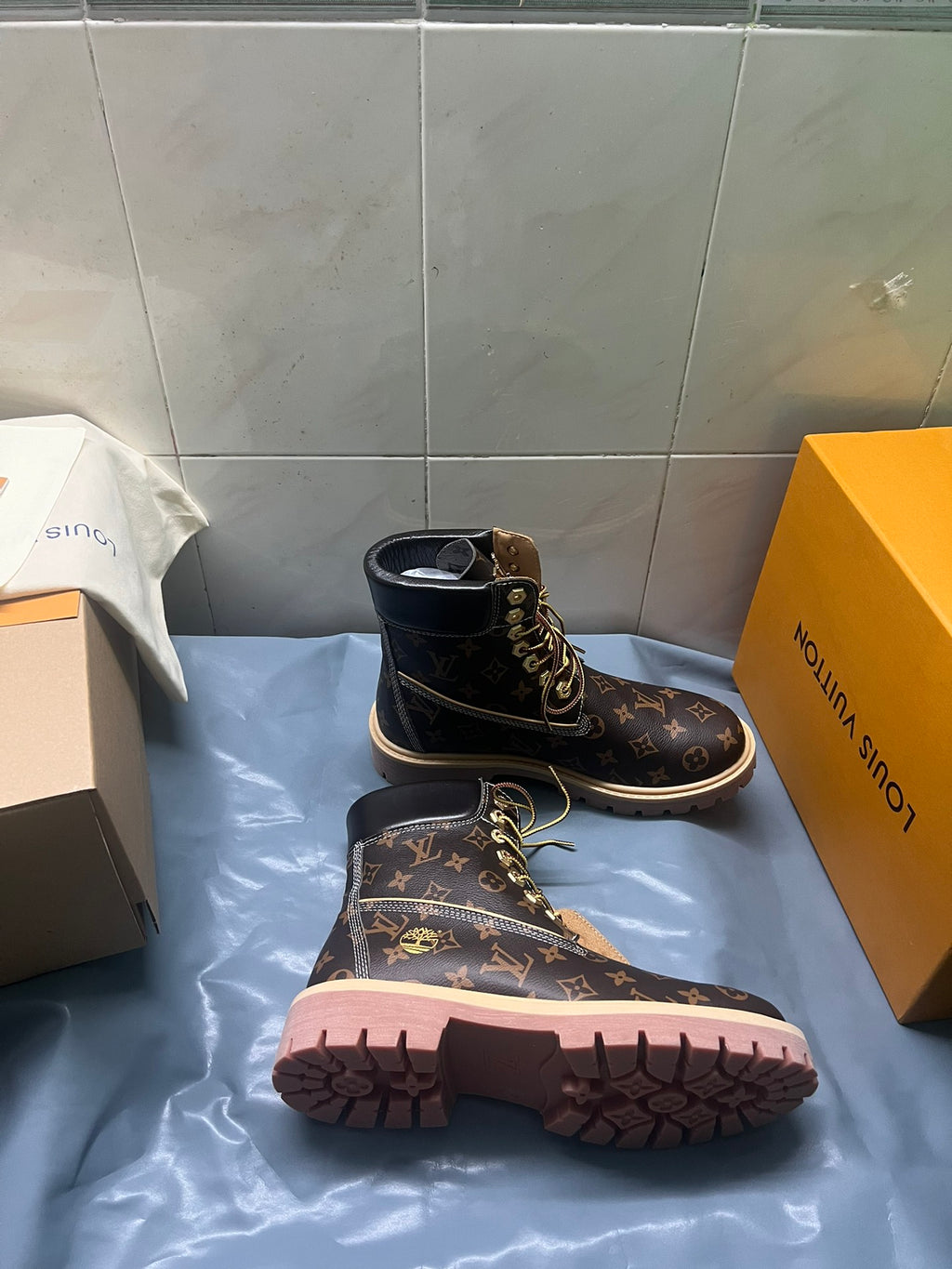 Z2Q105E382 Popular high-quality leather Boots