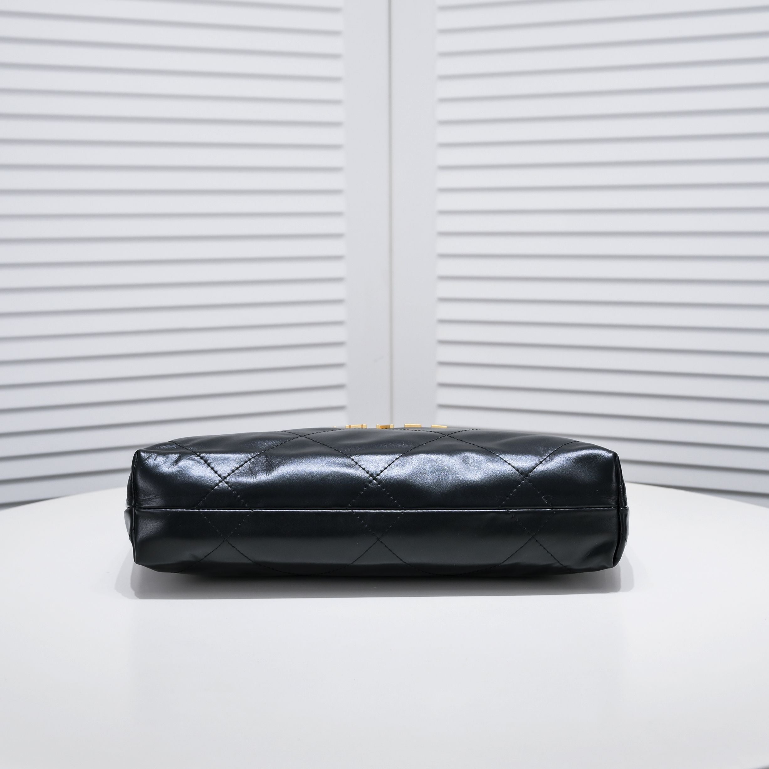 B1X43C70 Popular  leather bag 